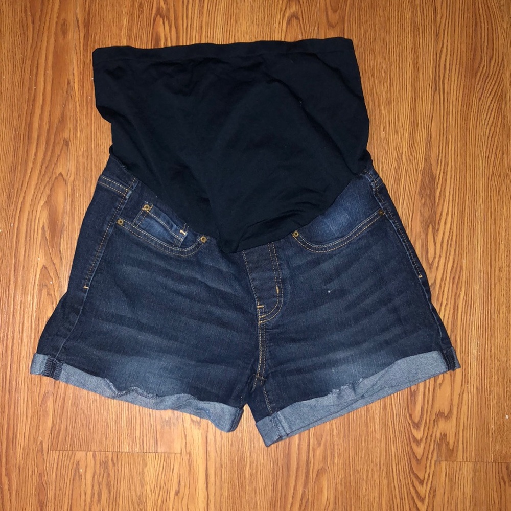 Super comfy jean maternity levi shorts